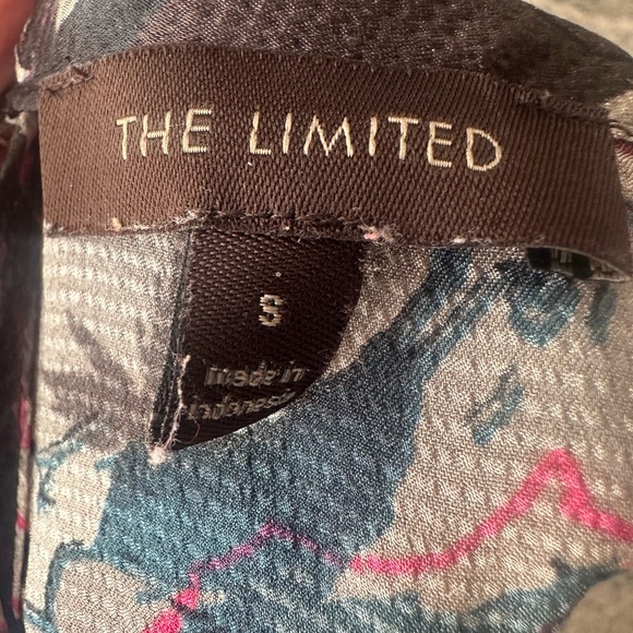 The Limited ruffled sleeveless floral print blouse with tie in back - Picture 4 of 5